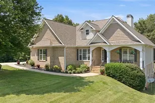253 Sterling Meadows Dr, Demorest, GA 30535 - Photo 2