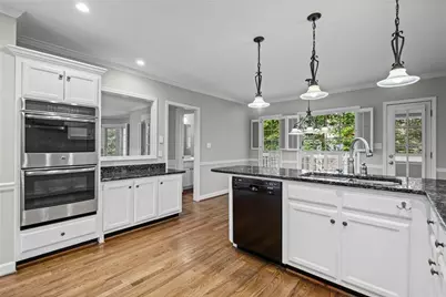 10985 Wilshire Chase Drive, Johns Creek, GA 30097 - Photo 14