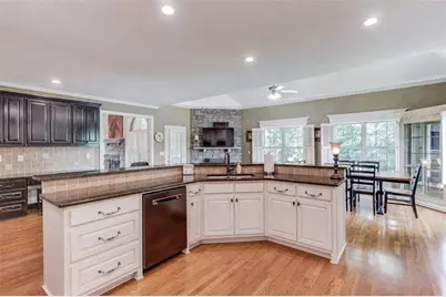 2453 Democracy Drive, Buford, GA 30519 - Photo 16