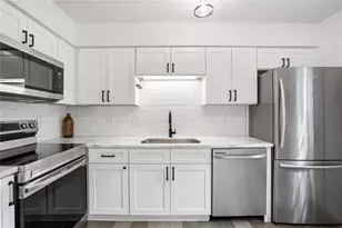 13 Stratford Hall Pl NE, Atlanta, GA 30342 - Photo 18