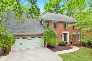 335 Woodchuck Ct, Roswell, GA 30076 - Photo 2