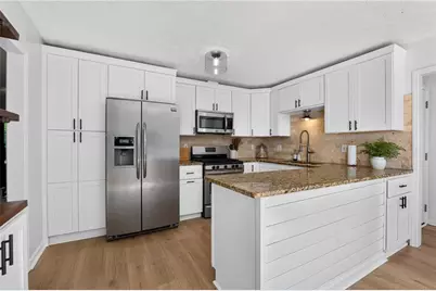9945 Lake Forest Way, Roswell, GA 30076 - Photo 18