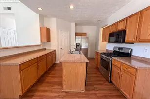 835 Shadow Lake Dr, Lithonia, GA 30058 - Photo 2