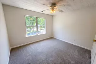 835 Shadow Lake Dr, Lithonia, GA 30058 - Photo 12