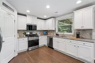 5752 Shore Isle Ct, Flowery Branch, GA 30542 - Photo 10