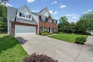 3865 Crescent Walk Ln, Suwanee, GA 30024 - Photo 2