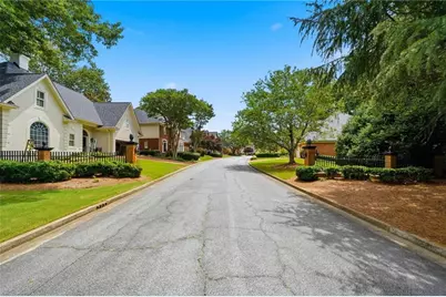 2285 Littlebrooke Trace, Dunwoody, GA 30338 - Photo 2