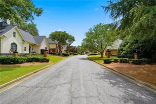 2285 Littlebrooke Trce, Dunwoody, GA 30338 - Photo 2