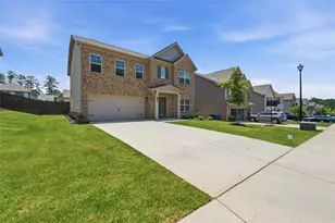 784 Lakehaven Ln, Loganville, GA 30052 - Photo 2