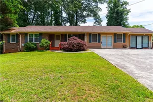2888 Mockingbird Cir, Duluth, GA 30096 - Photo 2