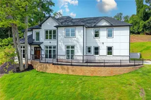 1238 Bloomsbury Ln, Gainesville, GA 30501 - Photo 2
