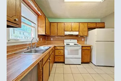 935 Six Oaks Circle #B, Norcross, GA 30093 - Photo 8