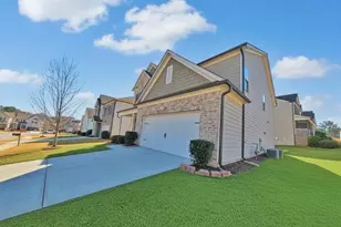 87 Round Pond Dr, Lilburn, GA 30047 - Photo 4
