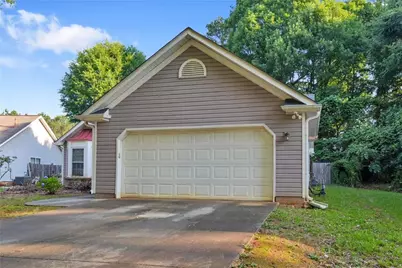 2435 Hillvale Circle, Lithonia, GA 30058 - Photo 2