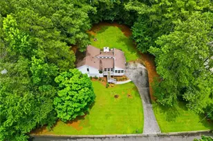 585 Rivercrest Dr, Woodstock, GA 30188 - Photo 2