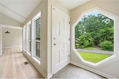 585 Rivercrest Drive, Woodstock, GA 30188 - Photo 6