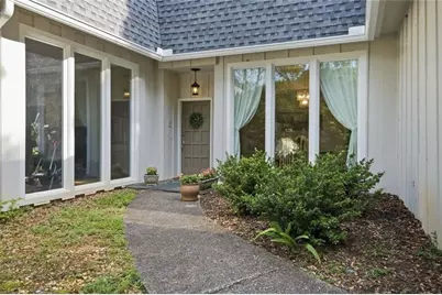 4136 Lakeshore Way, Marietta, GA 30067 - Photo 2