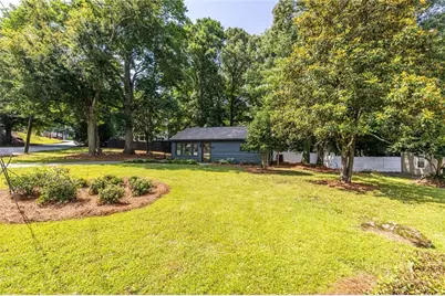 1802 La Dawn Lane NW, Atlanta, GA 30318 - Photo 2
