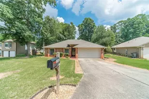 1381 Shady Cove Ln, Lawrenceville, GA 30043 - Photo 6