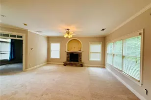 1652 Park Hollow Ln, Lawrenceville, GA 30043 - Photo 4