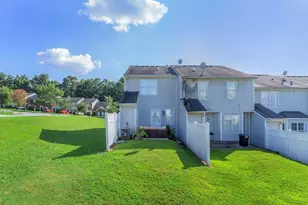 1327 Hollenbeck Ln, Riverdale, GA 30296 - Photo 2