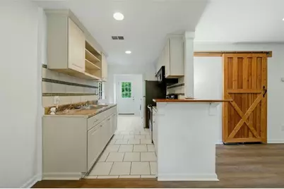 2396 Arno Court NW, Atlanta, GA 30318 - Photo 8