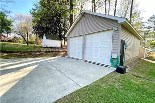 226 Pine Forest Dr, Lawrenceville, GA 30046 - Photo 2