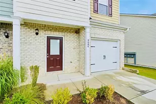 8684 Lakeview Cmns, Jonesboro, GA 30238 - Photo 2