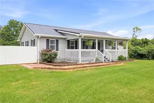 1841 Hunters Creek Rd, Toccoa, GA 30577 - Photo 2