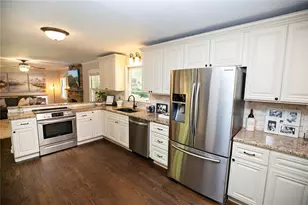 250 Wavetree Dr, Roswell, GA 30075 - Photo 12