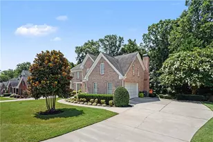 918 Edgewater Dr, Loganville, GA 30052 - Photo 2