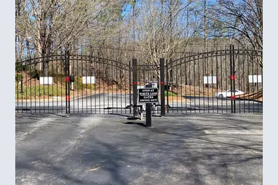 610 River Mill Circle #610, Roswell, GA 30075 - Photo 2