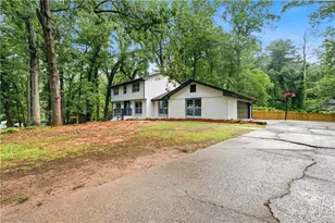 648 Bralorne Dr, Stone Mountain, GA 30087 - Photo 2