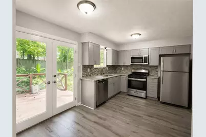 135 Barrington Drive E, Roswell, GA 30076 - Photo 2