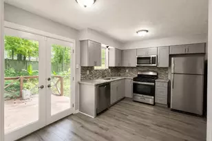 135 Barrington Dr E, Roswell, GA 30076 - Photo 2