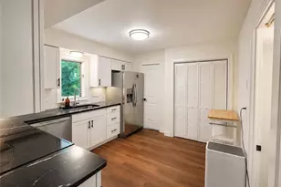 93 Forrest Pl, Atlanta, GA 30328 - Photo 14
