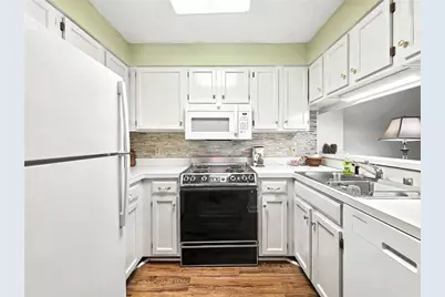 1800 Clairmont Lake #A522, Decatur, GA 30033 - Photo 8