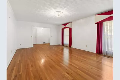 291 E Memorial Drive, Dallas, GA 30132 - Photo 10
