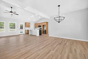 334 Flying Eagle Dr, Commerce, GA 30529 - Photo 2