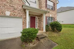 439 Lake Ridge Ln, Fairburn, GA 30213 - Photo 2
