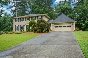2355 N Peachtree Way, Dunwoody, GA 30338 - Photo 2