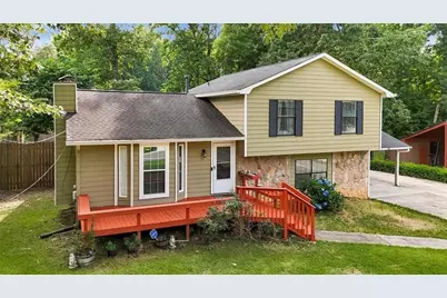 270 Amberwood Drive NW, Lawrenceville, GA 30044 - Photo 2