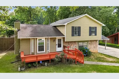 270 Amberwood Drive NW, Lawrenceville, GA 30044 - Photo 2