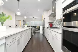 2048 Holtz Ln, Atlanta, GA 30318 - Photo 12