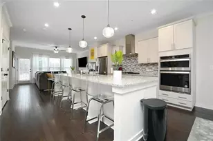 2048 Holtz Ln, Atlanta, GA 30318 - Photo 8