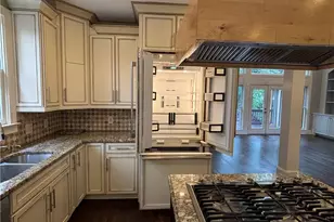 340 Nell Ct, Atlanta, GA 30342 - Photo 8