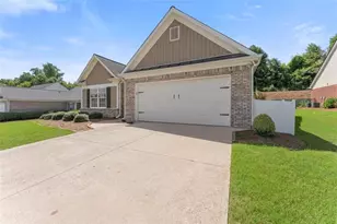 316 Lakeview Bend Cir, Jefferson, GA 30549 - Photo 2