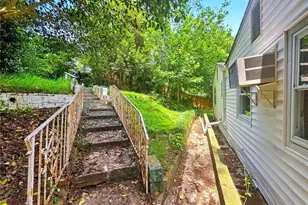 2559 Dale Creek Dr NW, Atlanta, GA 30318 - Photo 32