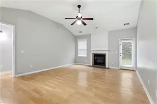 7373 Gossamer St, Union City, GA 30291 - Photo 16