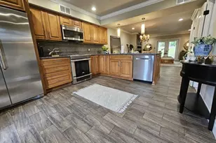 1085 Holly Dr, Gainesville, GA 30501 - Photo 4